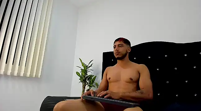 ryann bigcock  online show from February 1, 2025, 2:58 am