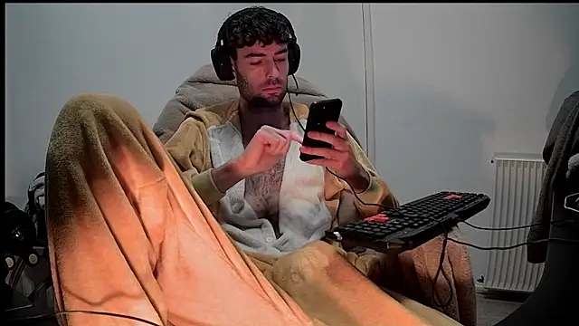 onesieboyx online show from January 10, 2025, 12:26 pm