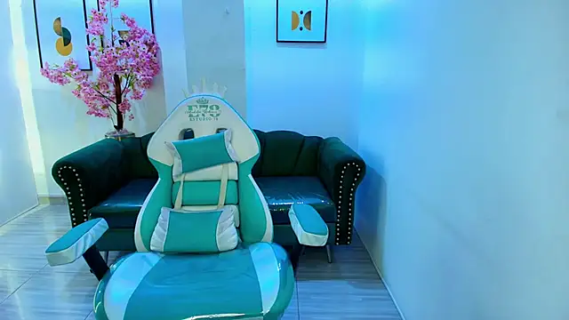 Snapshot of Arianna_sweeet chatting on November 14, 2025, 3:32 am Arianna sweeet online show from November 14, 2025, 3:32 am