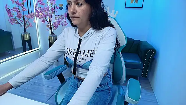 Snapshot of Arianna_sweeet chatting on September 28, 2025, 3:13 am Arianna sweeet online show from September 28, 2025, 3:13 am