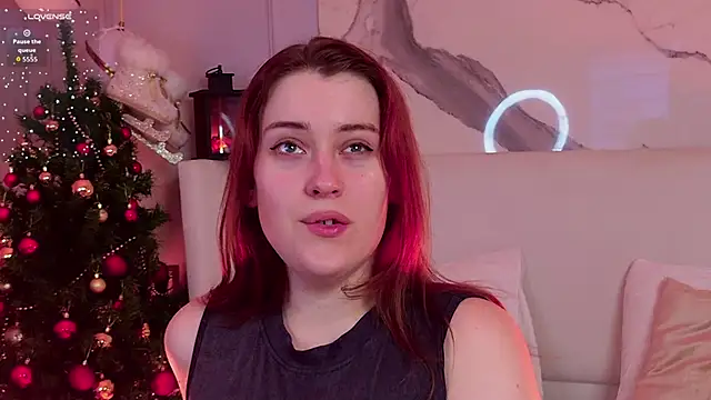 Snapshot of EllieGarson chatting on December 3, 2025, 4:39 pm EllieGarson online show from December 3, 2025, 4:39 pm