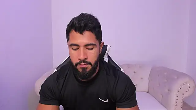 Snapshot of Santiago_huntt chatting on February 9, 2026, 8:40 pm Santiago huntt online show from February 9, 2026, 8:40 pm