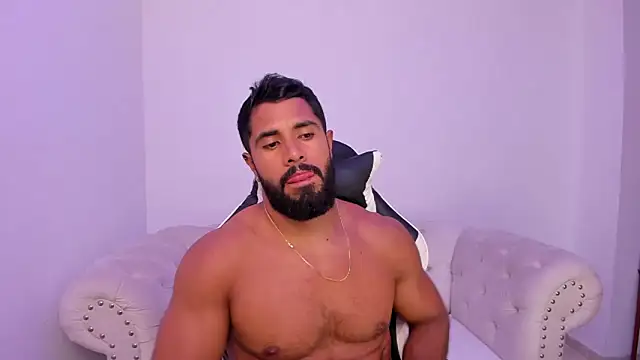 Snapshot of Santiago_huntt chatting on December 18, 2025, 2:16 am Santiago huntt online show from December 18, 2025, 2:16 am