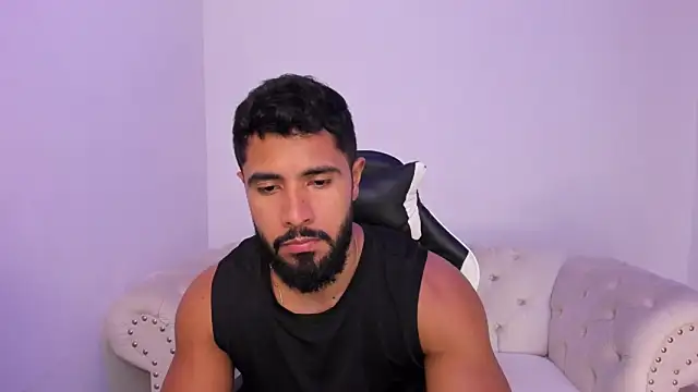 Snapshot of Santiago_huntt chatting on February 6, 2026, 8:27 pm Santiago huntt online show from February 6, 2026, 8:27 pm