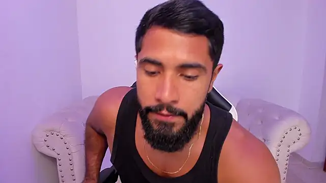 Snapshot of Santiago_huntt chatting on December 23, 2025, 1:27 am Santiago huntt online show from December 23, 2025, 1:27 am