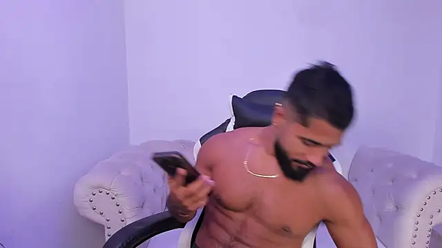 Snapshot of Santiago_huntt chatting on December 2, 2025, 12:29 pm Santiago huntt online show from December 2, 2025, 12:29 pm