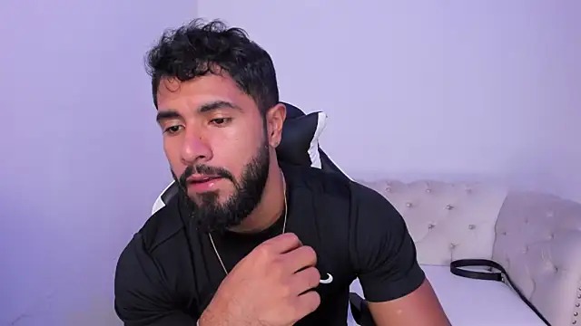 Snapshot of Santiago_huntt chatting on February 16, 2026, 9:02 pm Santiago huntt online show from February 16, 2026, 9:02 pm