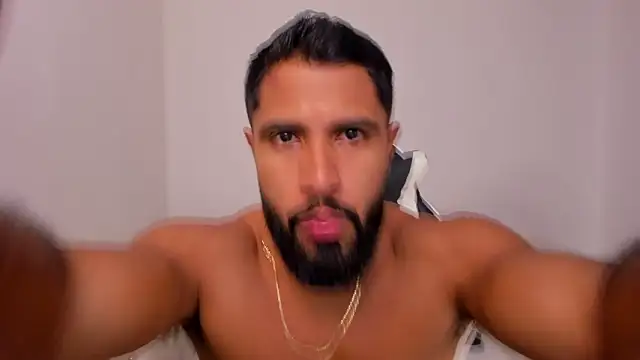 Snapshot of Santiago_huntt chatting on January 6, 2026, 1:15 pm Santiago huntt online show from January 6, 2026, 1:15 pm