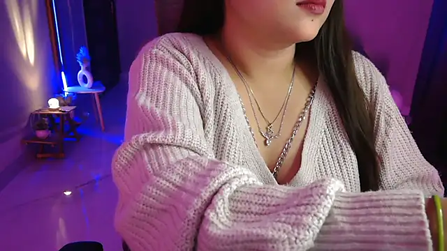 Snapshot of Mitikaa chatting on November 5, 2025, 1:25 pm Mitikaa online show from November 5, 2025, 1:25 pm