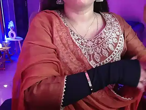 Snapshot of Mitikaa chatting on September 22, 2025, 3:07 pm Mitikaa online show from September 22, 2025, 3:07 pm