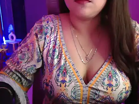 Snapshot of Mitikaa chatting on October 6, 2025, 2:07 pm Mitikaa online show from October 6, 2025, 2:07 pm