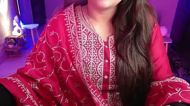 Snapshot of Mitikaa chatting on October 9, 2025, 2:39 pm Mitikaa online show from October 9, 2025, 2:39 pm