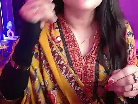 Snapshot of Mitikaa chatting on September 23, 2025, 2:35 pm Mitikaa online show from September 23, 2025, 2:35 pm