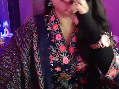 Snapshot of Mitikaa chatting on September 25, 2025, 2:23 pm Mitikaa online show from September 25, 2025, 2:23 pm