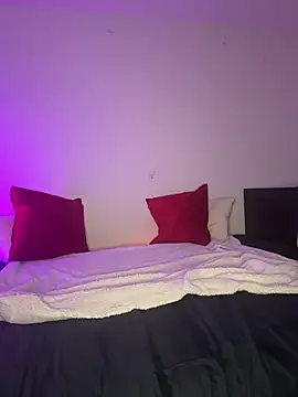 laylamaee online show from January 29, 2025, 6:01 am