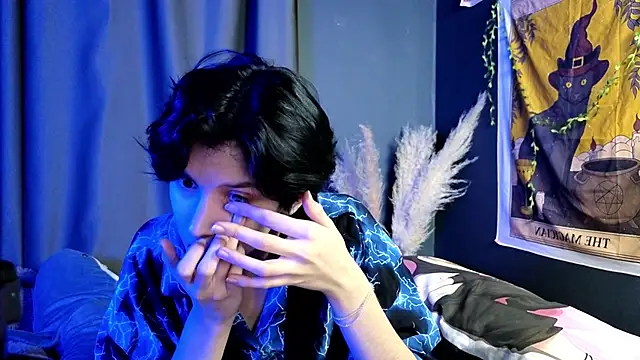 Snapshot of Hyeon_Jin chatting on February 10, 2025, 8:31 pm Hyeon Jin online show from February 10, 2025, 8:31 pm