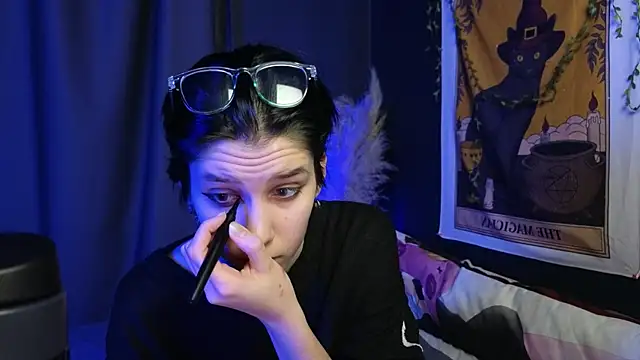 Snapshot of Hyeon_Jin chatting on January 28, 2025, 8:47 pm Hyeon Jin online show from January 28, 2025, 8:47 pm