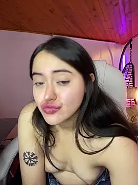 Snapshot of Camila_pinkk chatting on April 7, 2026, 1:24 pm Camila pinkk online show from April 7, 2026, 1:24 pm