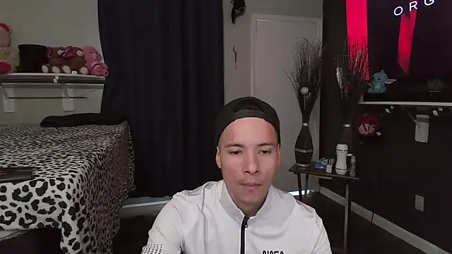 azzel19 online show from January 6, 2025, 8:18 pm