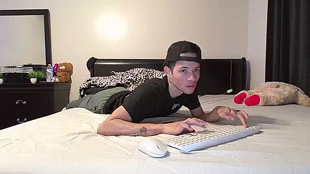 azzel19 online show from February 14, 2025, 12:41 am