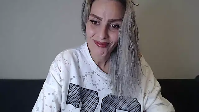 AshlineKatte online show from November 7, 2025, 1:26 pm