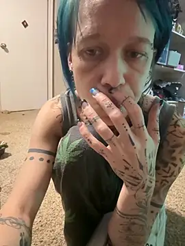 trashbrat online show from November 10, 2025, 1:43 am