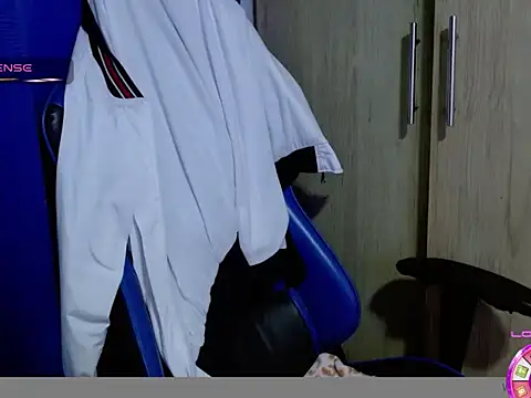 Danielagomez33 online show from March 21, 2026, 1:18 am