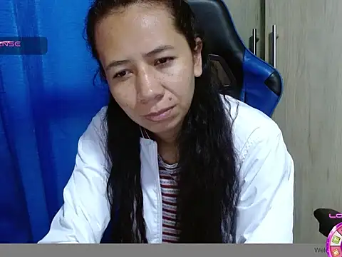 Danielagomez33 online show from March 18, 2026, 12:51 pm