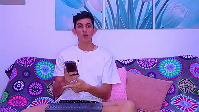 Ana and Leo online show from December 17, 2025, 2:55 pm