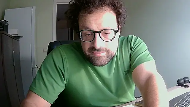 littlehairyman online show from October 20, 2025, 6:59 am