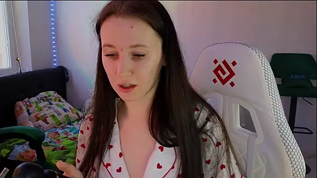 mon lola online show from March 14, 2025, 2:19 pm