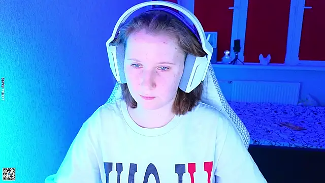 mon lola online show from October 29, 2025, 3:33 pm