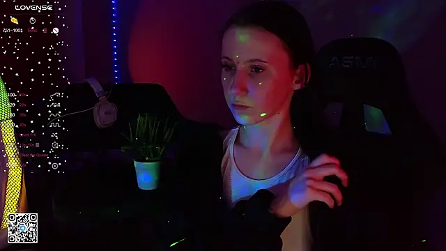 mon lola online show from February 28, 2025, 6:09 pm