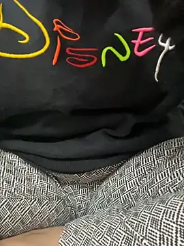 Red-Magic-25 online show from November 16, 2025, 5:56 am