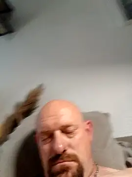 jayjay198080 online show from October 5, 2025, 4:31 pm