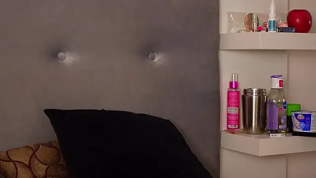 TanyaKros online show from April 19, 2026, 4:57 am