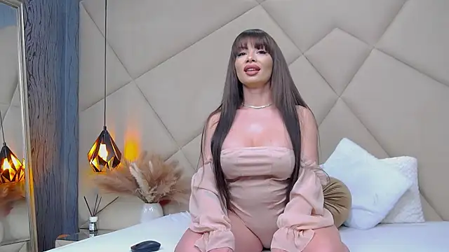 RubyLuxee online show from March 8, 2025, 7:05 am