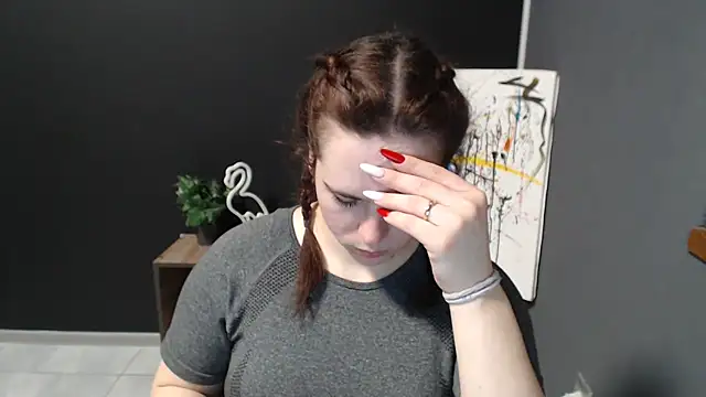 mini girly online show from February 21, 2025, 1:55 pm