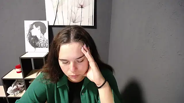 mini girly online show from September 9, 2025, 6:45 am