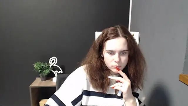 mini girly online show from February 25, 2025, 3:42 pm