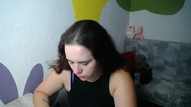 mini girly online show from September 10, 2025, 12:15 pm