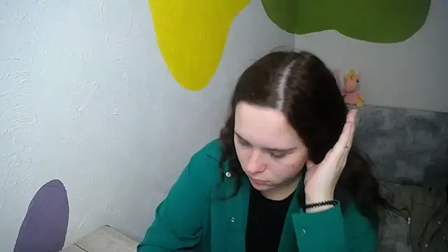 mini girly online show from November 11, 2025, 1:39 pm