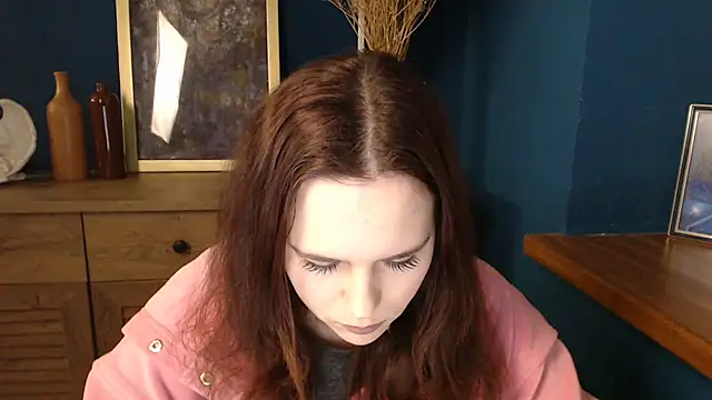 mini girly online show from February 19, 2025, 4:22 pm