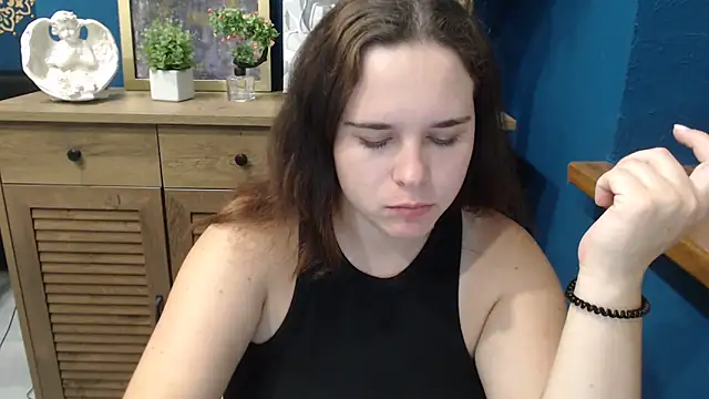 mini girly online show from September 19, 2025, 7:34 am