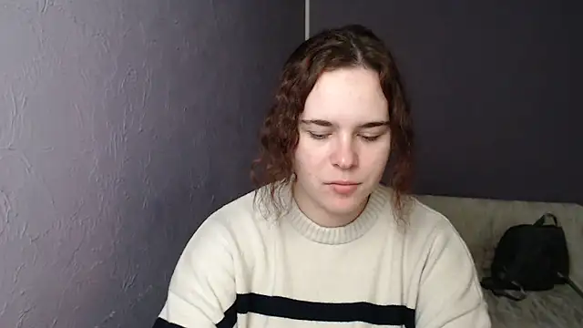 mini girly online show from February 26, 2025, 1:43 pm