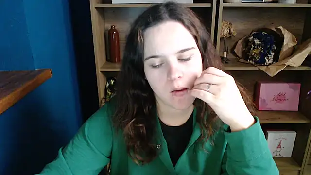 mini girly online show from October 15, 2025, 8:00 am