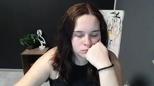 mini girly online show from October 30, 2025, 2:36 pm