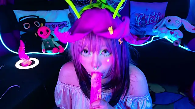 LaytonBox online show from October 3, 2025, 1:45 pm