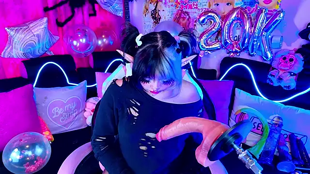 LaytonBox online show from September 11, 2025, 3:56 pm