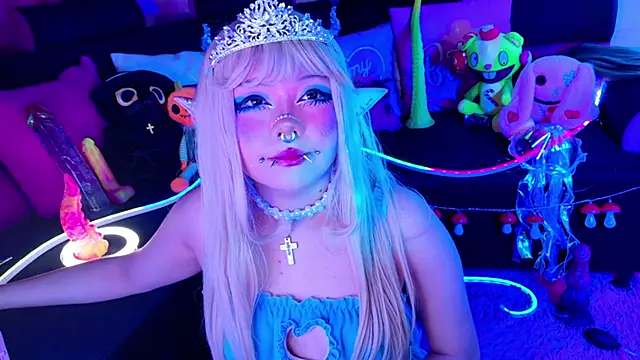 LaytonBox online show from November 3, 2025, 1:47 pm